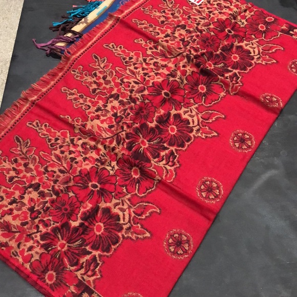 Shawl or scarves - Picture 2 of 8